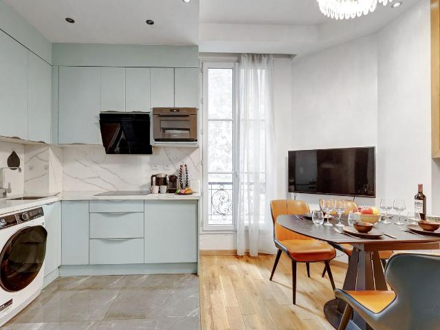 Voltaire Suite: Opulence in the heart of Paris, Paris Amsterdam Apartments for Rent