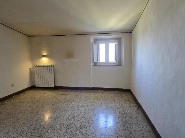 Volterra: Vendesi attico da ristrutturare con vista teatro r. 145m² Volterra