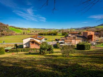 Volterra: Vendesi casa con annessi e 3 ettari di terra in po. 950m² Volterra