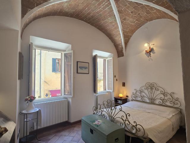 Volterra: appartamento con 2 camere da letto caratteristìco. 111m² Volterra