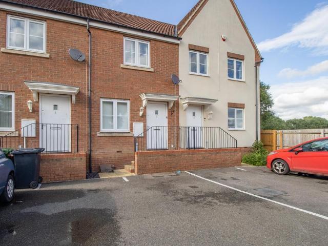 Vole Court, Gaywood 2 bed terraced house to rent £950 pcm £219 pw