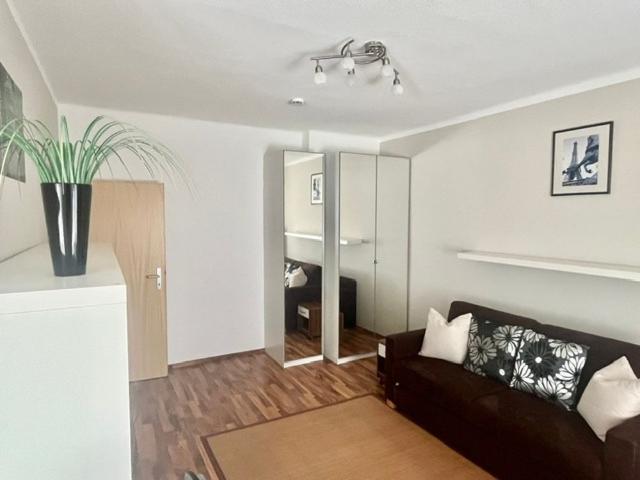VOLL MÖBLIERT! Gepflegte Singlewohnung in der Ottostraße