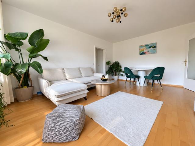Voll möblierte 2 Zimmer Wohnung mit Blick ins Grüne in Kaiserswerth