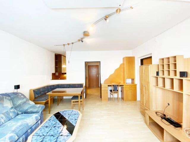 Voll möblierte 2 Zimmer Wohnung mit Loggia