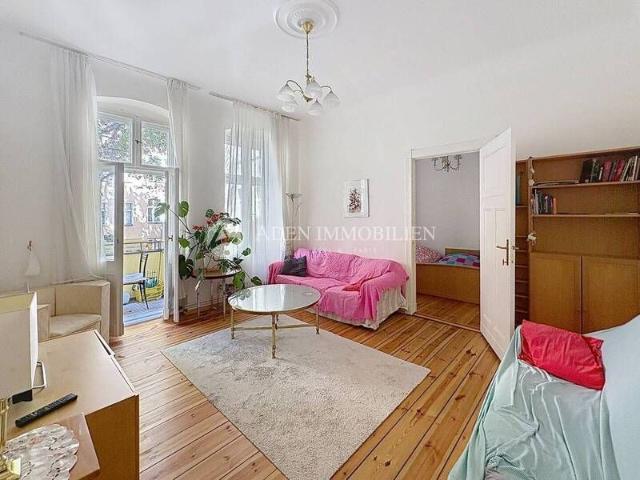 Voll möblierte 2 Zimmer Altbauwohnung mit Balkon und Wirtschaftsraum