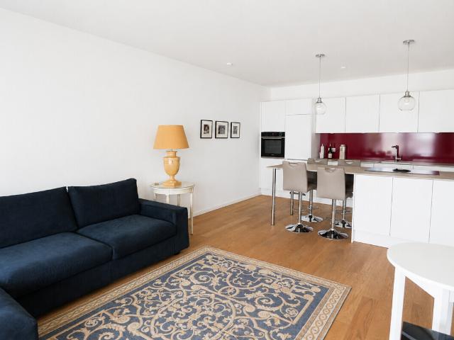 Voll möblierte 3 Zi. Wohnung mit großer Loggia, TG Stellplatz, Strom & Internet inkl.
