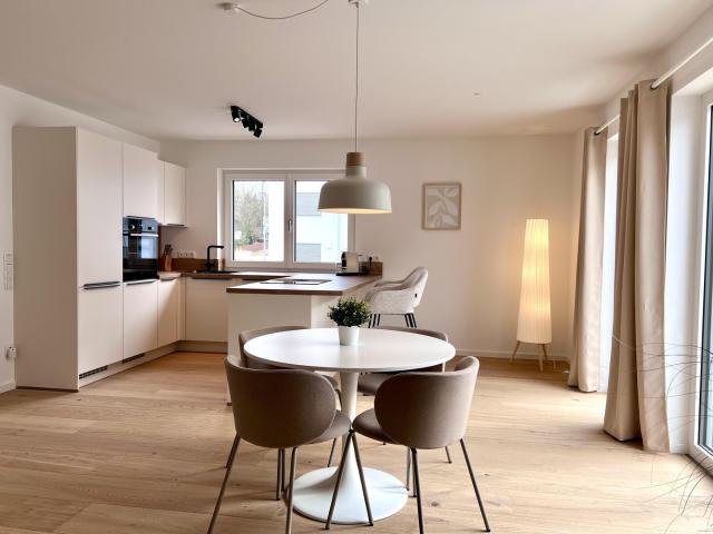 Voll möblierte 3 Zimmer Wohnung WG geeignet! Einziehen. Ankommen. Wohlfühlen