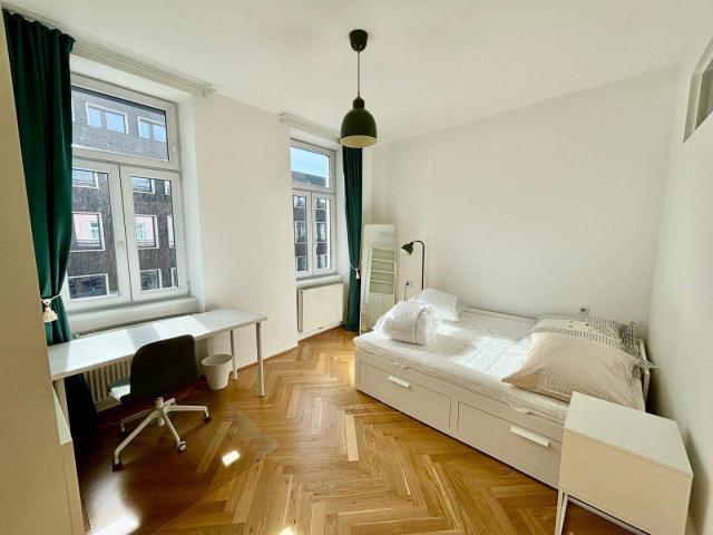 Voll möblierte 3 Zimmer Altbauwohnung | 2 Bäder | Lift | ca. 5 Gehminuten zur U3
