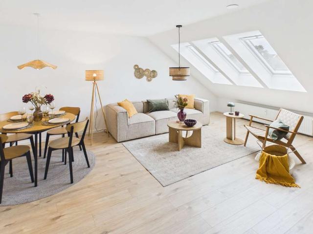 Voll möblierte 3 Zimmer Dachgeschosswohnung | Frisch renoviert | Einbauküche | Stellplatz