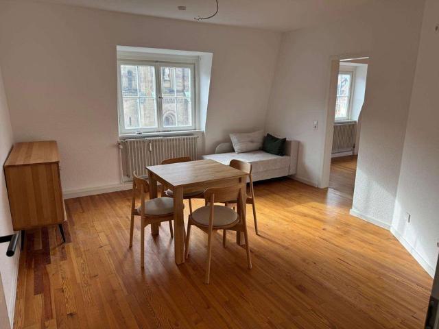 Voll möblierte, renovierte 2 Zimmer Wohnung im Herzen von Stuttgart
