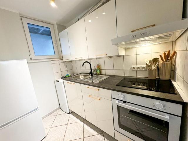 Voll möbliertes 2 1/2 Zimmer Apartment mit Balkon und High Speed Internet
