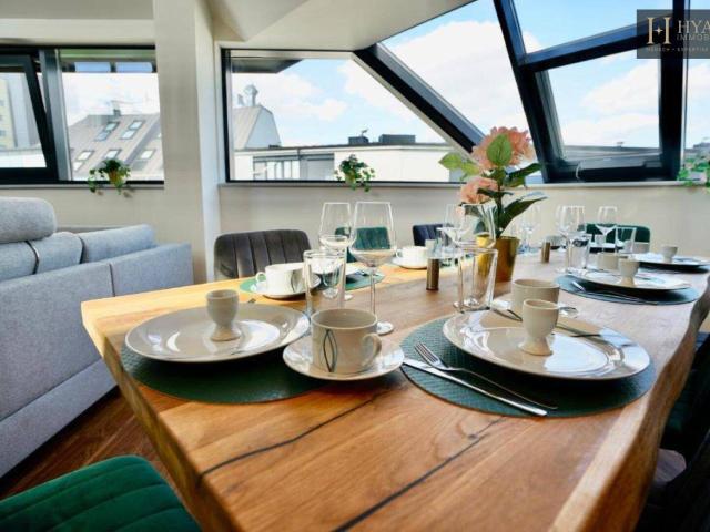 Voll möbliertes 4 Zimmer Neubau Penthouse auf 2 Ebenen | Spa Terrasse mit Sauna & Jacuzzi | Eigennutzung oder Airbnb | ca. 5,35 % Bruttoumsatzrendite 2025