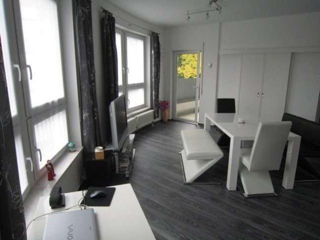 Voll möbliertes, großzügiges Apartment mit Balkon, Aufzug und TG