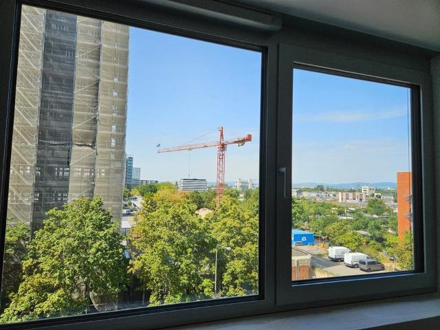 Voll möbliertes Studio mit Workspace und Dachterrasse Erstbezug