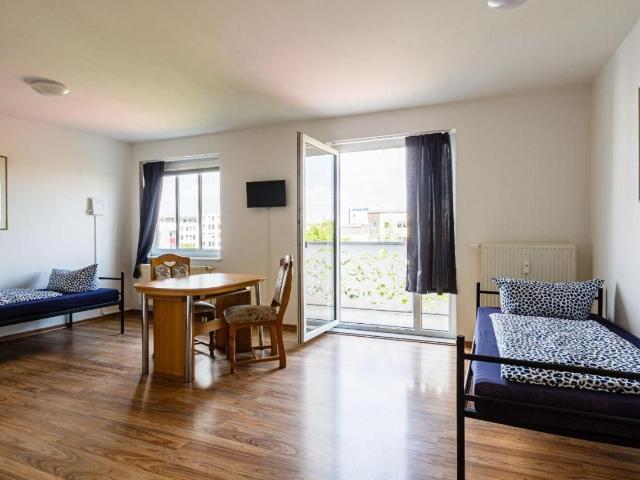 Voll ausgestattete 2 Zimmer Wohnung mit Balkon in zentraler Lage von Chemnitz – ideal für Berufstätige & Langzeitgäste, Chemnitz Amsterdam Apartments for Rent