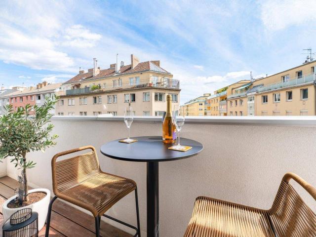 Voll eingerichtete 3 Zimmer Wohnung mit Terrasse und KFZ Stellplatz zu verkaufen!