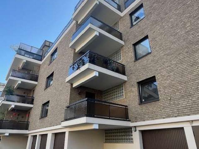 VOLL SANIERT in Lindenthal: 2,5 Zimmer, KDB, G WC mit 2 Balkonen
