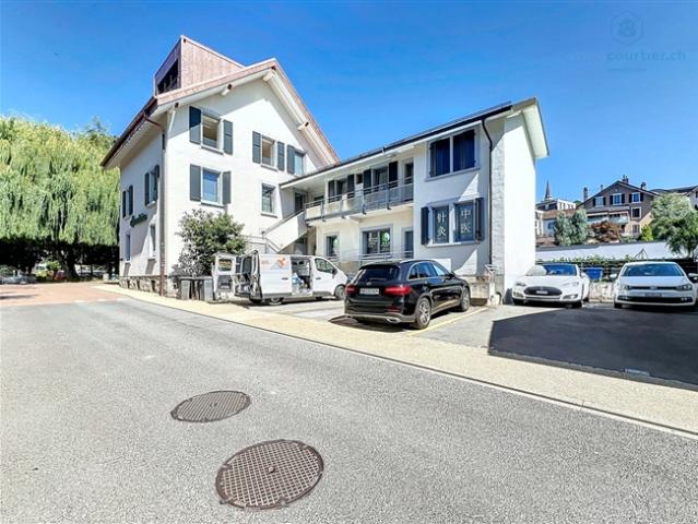 Renoviertes Gebäude zu 100 % vermietet, Hyperzentrum, mit sicherem Raum, der bewertet werden muss