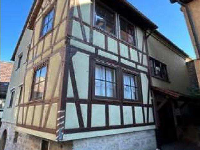 Voll vermietetes 3 Familienhaus mit ca. 8 % Rendite