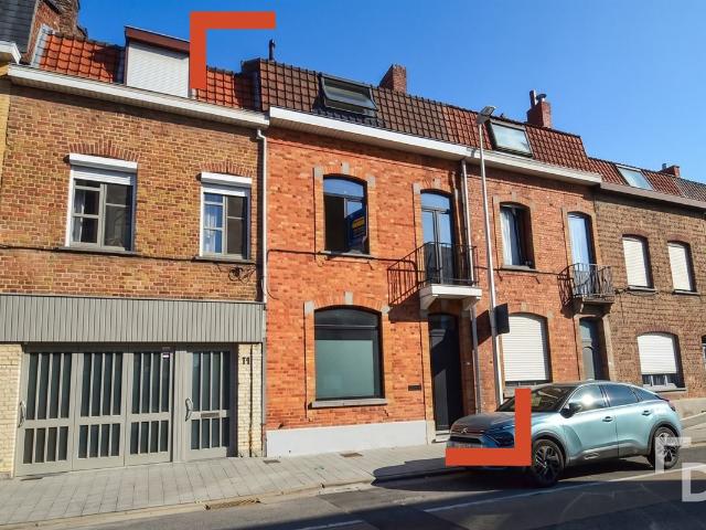 Volledig vernieuwde stadswoning in hartje Ieper– instapklaar, stijlvol en perfect gelegen