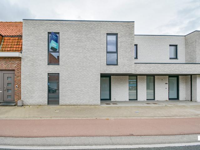 Volledig afgewerkte nieuwbouwwoning met carport te Sleihage
