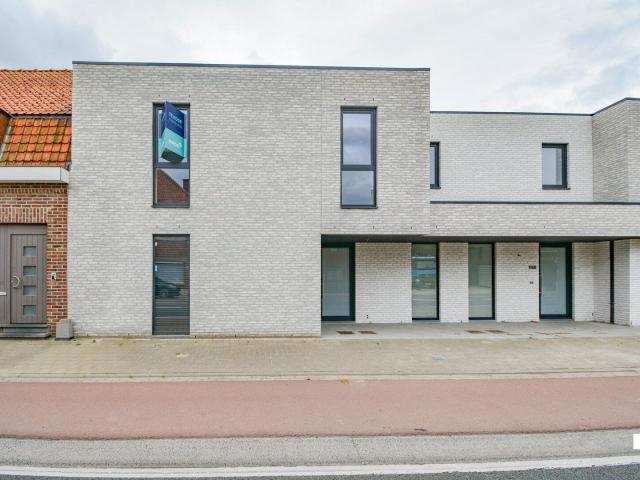 Volledig afgewerkte nieuwbouwwoning met carport te Sleihage