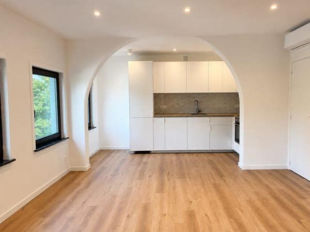 Volledig gerenoveerd 2 slaapkamerappartement in Genk Centrum