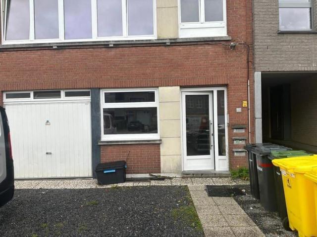 Volledig gerenoveerd 2 slaapkamers met grote tuin & garage