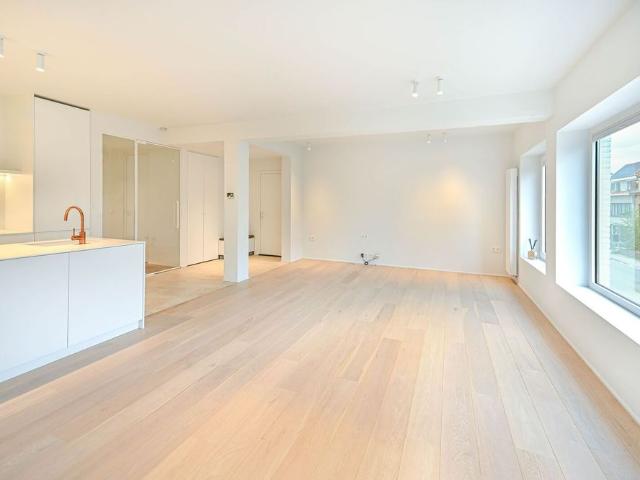 Volledig gerenoveerd appartement met 2 slaapkamers