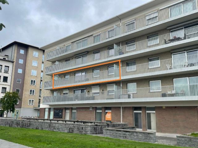 Volledig gerenoveerd appartement met terras en garage op.