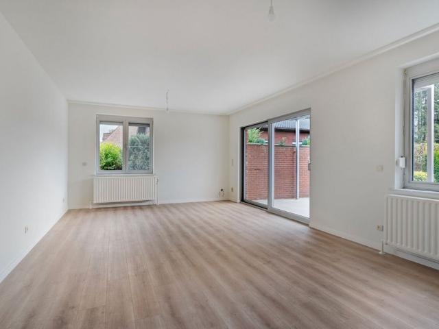 Volledig gerenoveerd gelijkvloers appartement met 3 slaapkamers