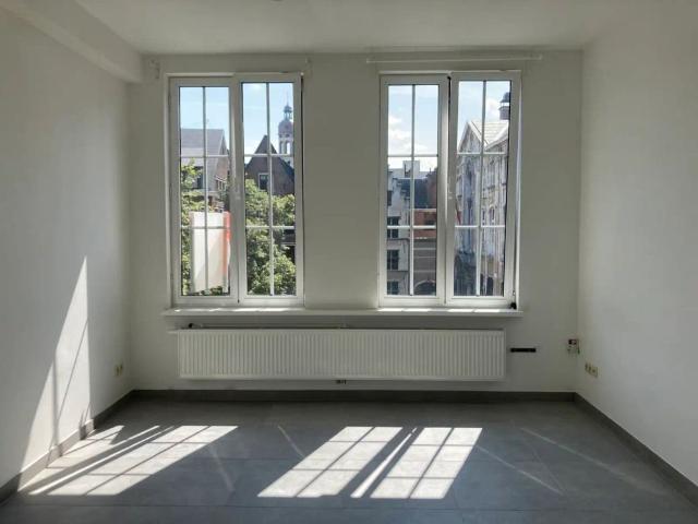 Volledig gerenoveerd hoekappartement in hartje Antwerpen