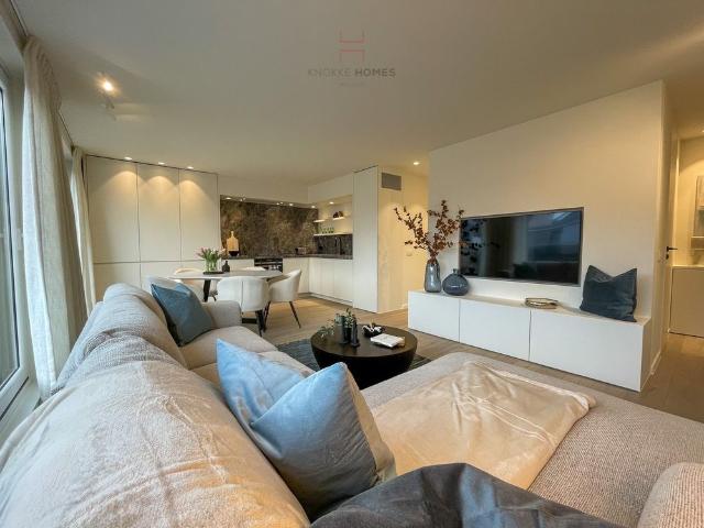 Volledig gerenoveerd penthouse in nabijheid van de zeedijk met schitterende terrassen
