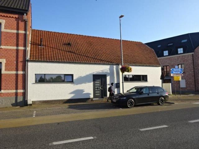 Volledig gerenoveerde dorpswoning met binnentuin