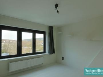 Volledig gerenoveerde rijwoning met terras en tuin