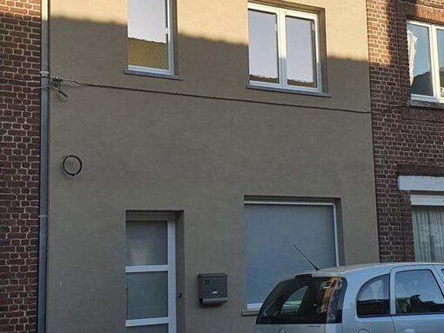 Volledig gerenoveerde Rijwoning centrum izegem