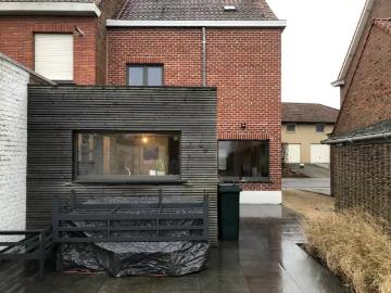 Volledig gerenoveerde woning met 3 slaapkamers en ruime privé tuin