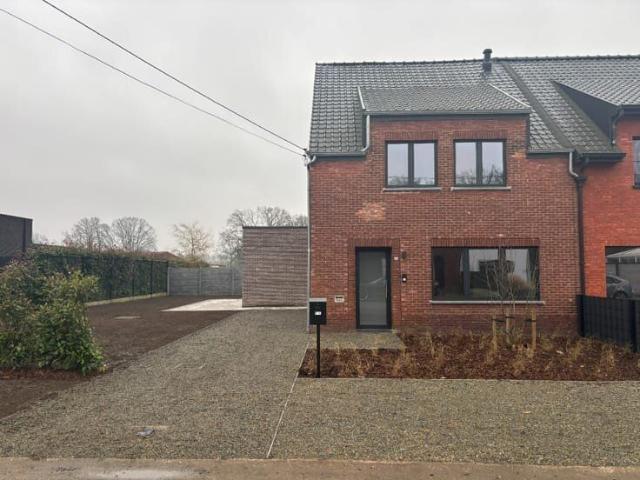 Volledig gerenoveerde woning met 3 slpks in Zonhoven