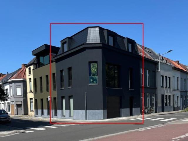 volledig gerenoveerde woning met zicht op water, 4slk,garage