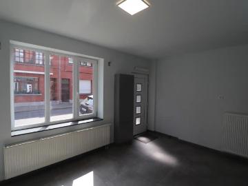 Volledig gerenoveerde woning met stadskoer op een hoekperceel