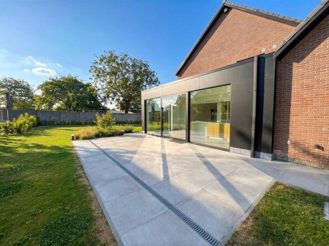 Volledig gerenoveerde woning gelegen op een rustige locatie