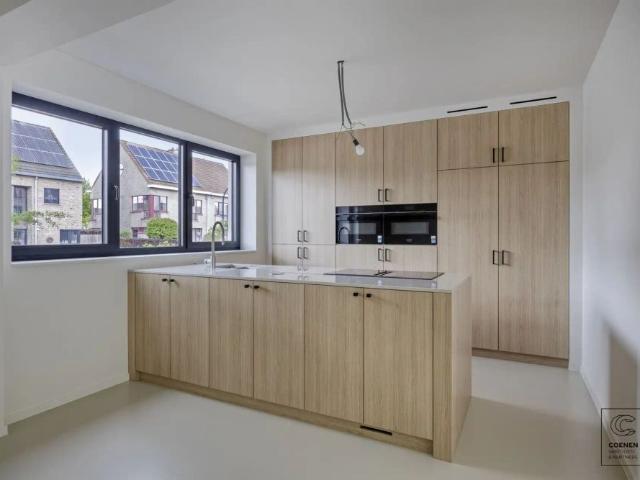 Volledig gerenoveerde woning van 230 m² met 5 slpk's!