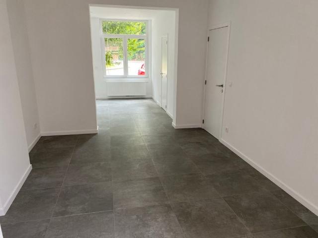 Volledig gerenoveerde woning 2026 ideaal gelegen in het centrum van Kraainem aan de rand van het Jourdain Park