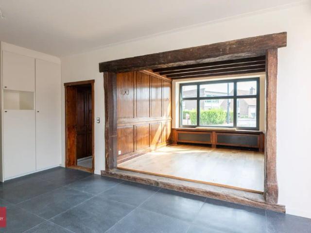 Volledig gerenovereerd herenhuis met garage