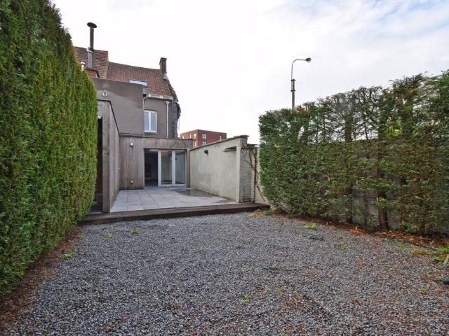 VOLLEDIG GERENOVEREERDE WONING
