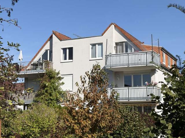 Vollklimatisierte Dachgeschosswohnung in kleiner Wohneinheit