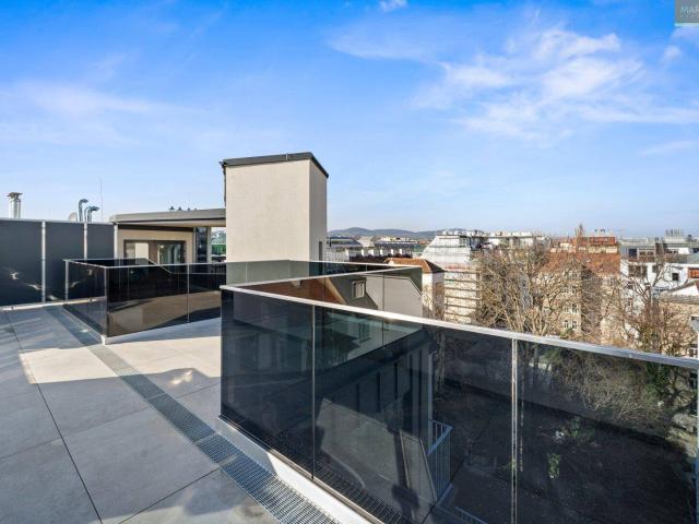 Vollklimatisiertes, barrierefreies Penthouse über drei Etagen mit großzügigen Terrassen und Liftzugang in alle Ebenen