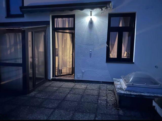 Vollmöbilierte 2 Zimmer Altbauwohnung mit Terrasse ab Juni 2026