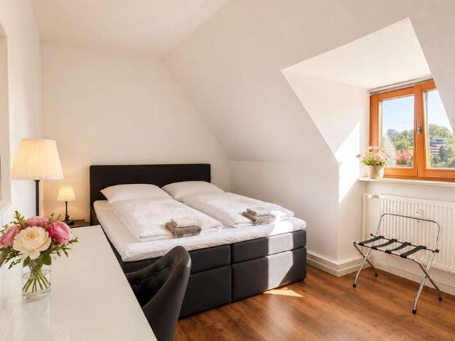 Vollmöbiliertes Zimmer für Sie oder Ihre Mitarbeiter