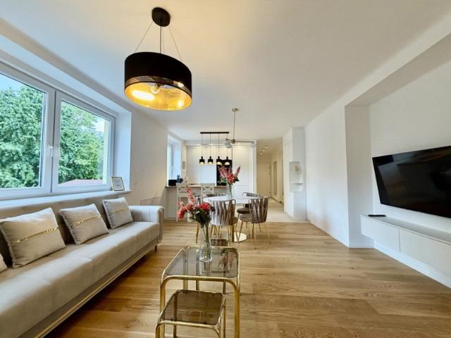 Vollmöbliert + 4 Zimmer mit Grünblick
